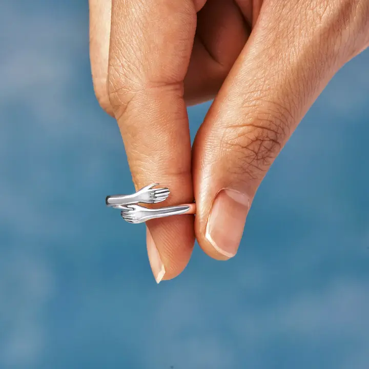 👩‍❤️‍💋‍👨Hug Ring